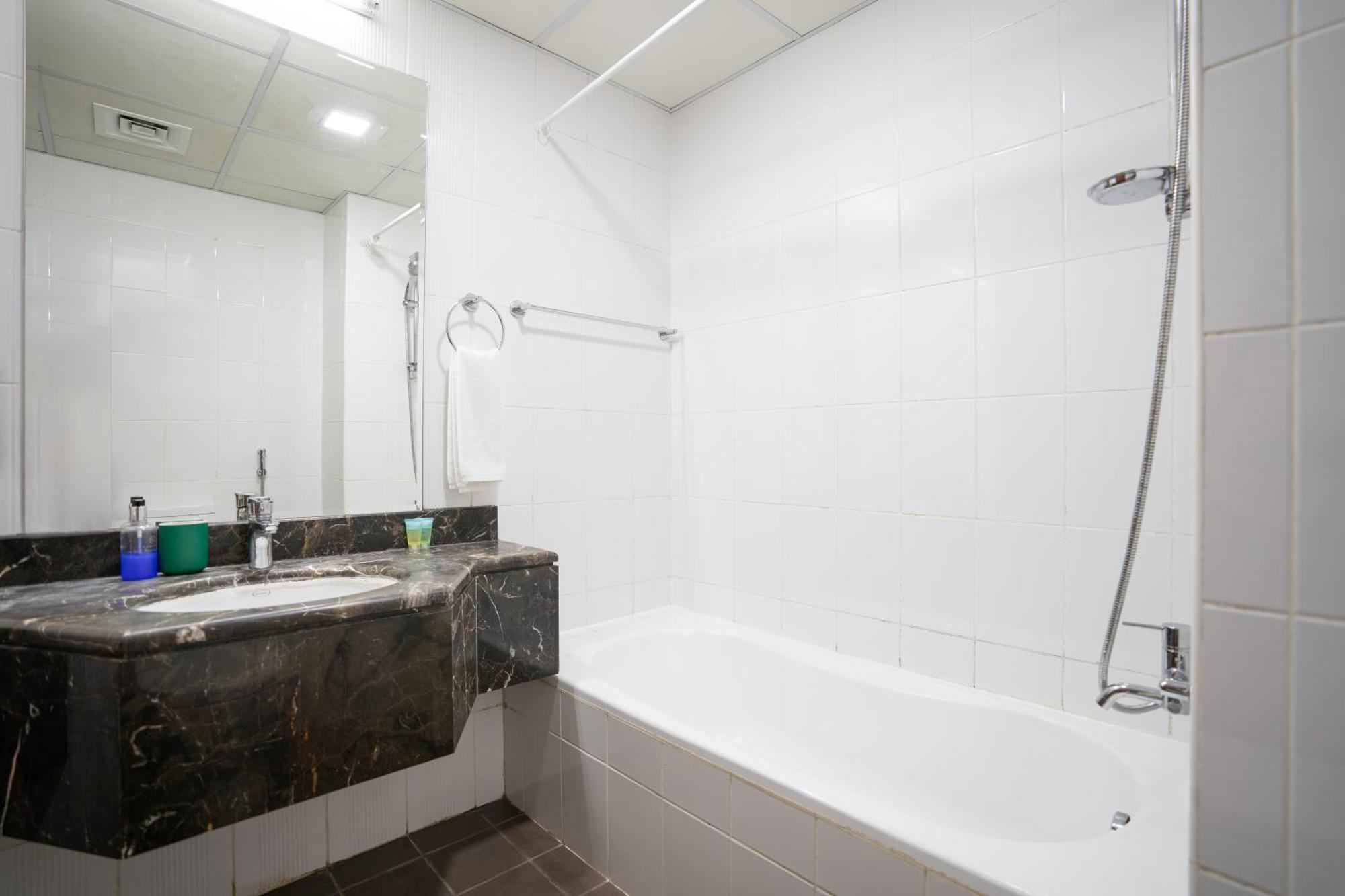 RH- Burj Al Nujoom, Downtown, trendy studio near Dubai Mall Zewnętrze zdjęcie